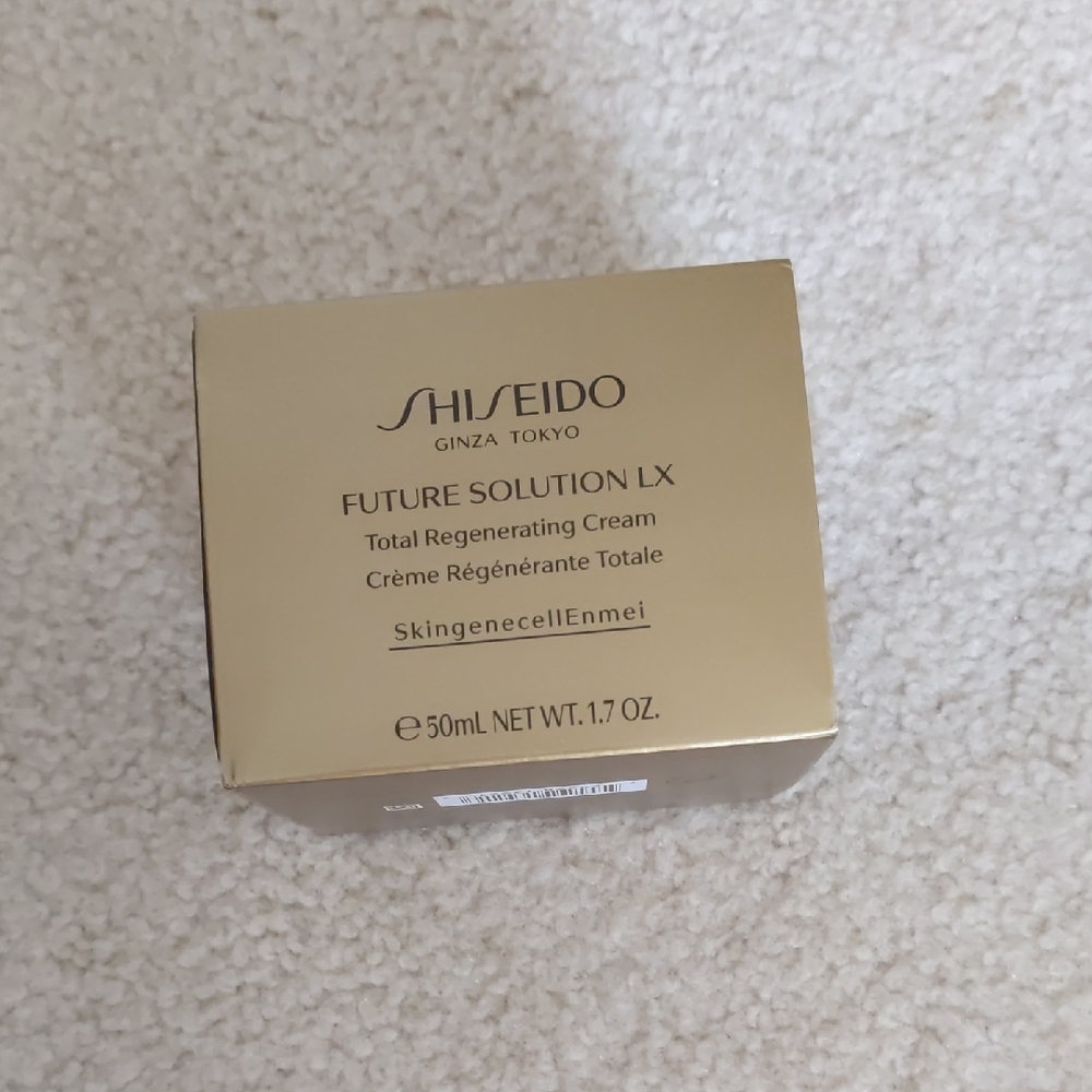 Shiseido Future Solution LX Total Regenerating Cream 1.7 Oz in Gold Packaging